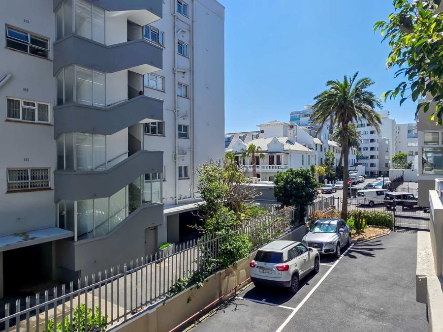 2 Bedroom Property for Sale in Sea Point Western Cape
